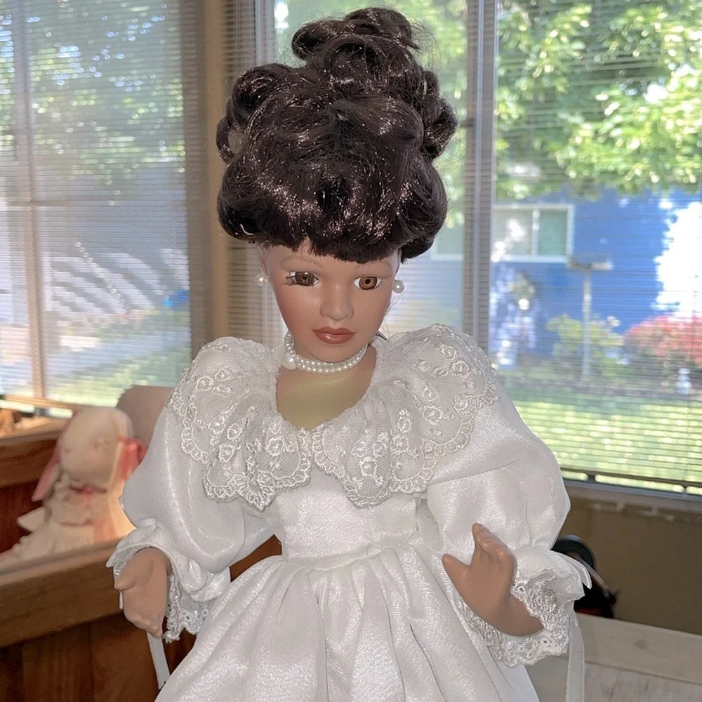 Avon 2000 Special Memories Mother and Child Porcelain Doll Preloved